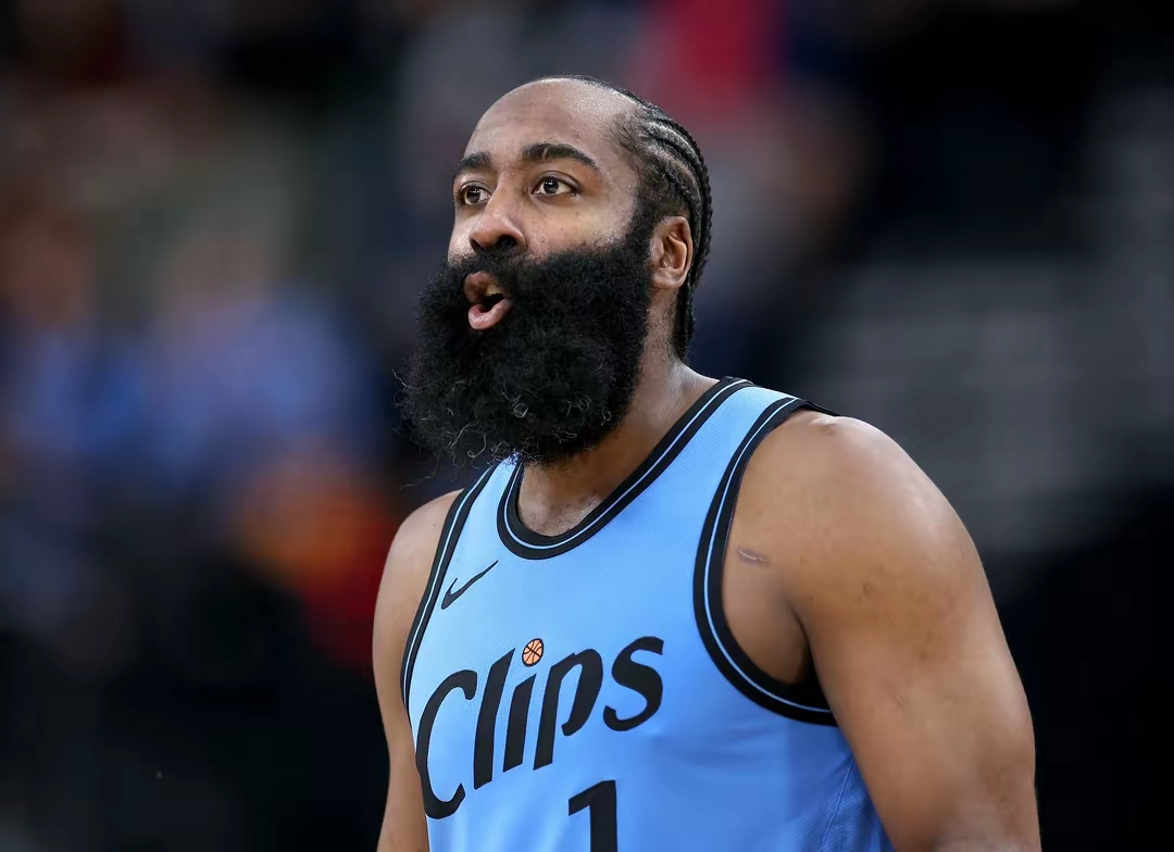 战术调整引发热议！，哈登在掘金比赛中重返赛场比赛高潮迭起的简单介绍-爱游戏体育