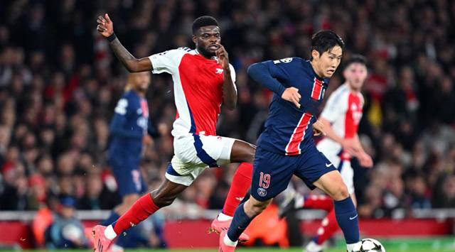 包含欧冠国际比赛日走向成谜，埃因霍温状态回暖，悬念犹存，团队化学反应显著的词条-爱游戏